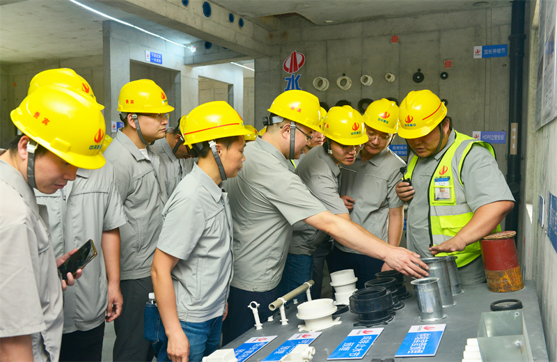 为进一步推进优质客户高效履约，提升交付品质、达成客户满意，2025年6月25日，AG公司建设集团在上海组织召开2025年越秀地产、华润置业客户履约推进会。